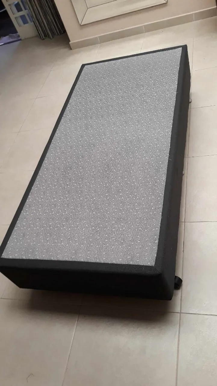 Cama box solteiro ( praticamente novo)
