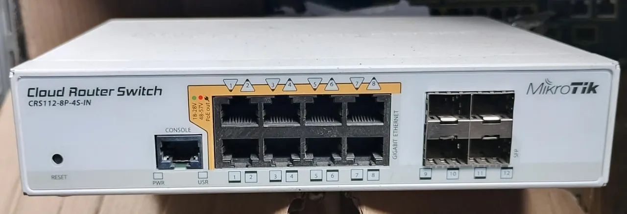Roteador Cloud Mikrotik CRS112-8P