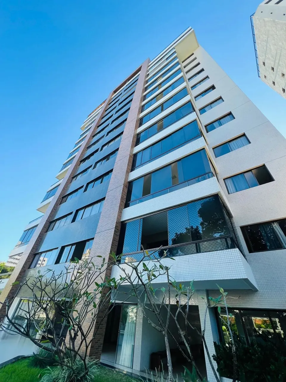 Vendo Apartamento Condomínio Vila Nova da Rainha - Três Suítes.