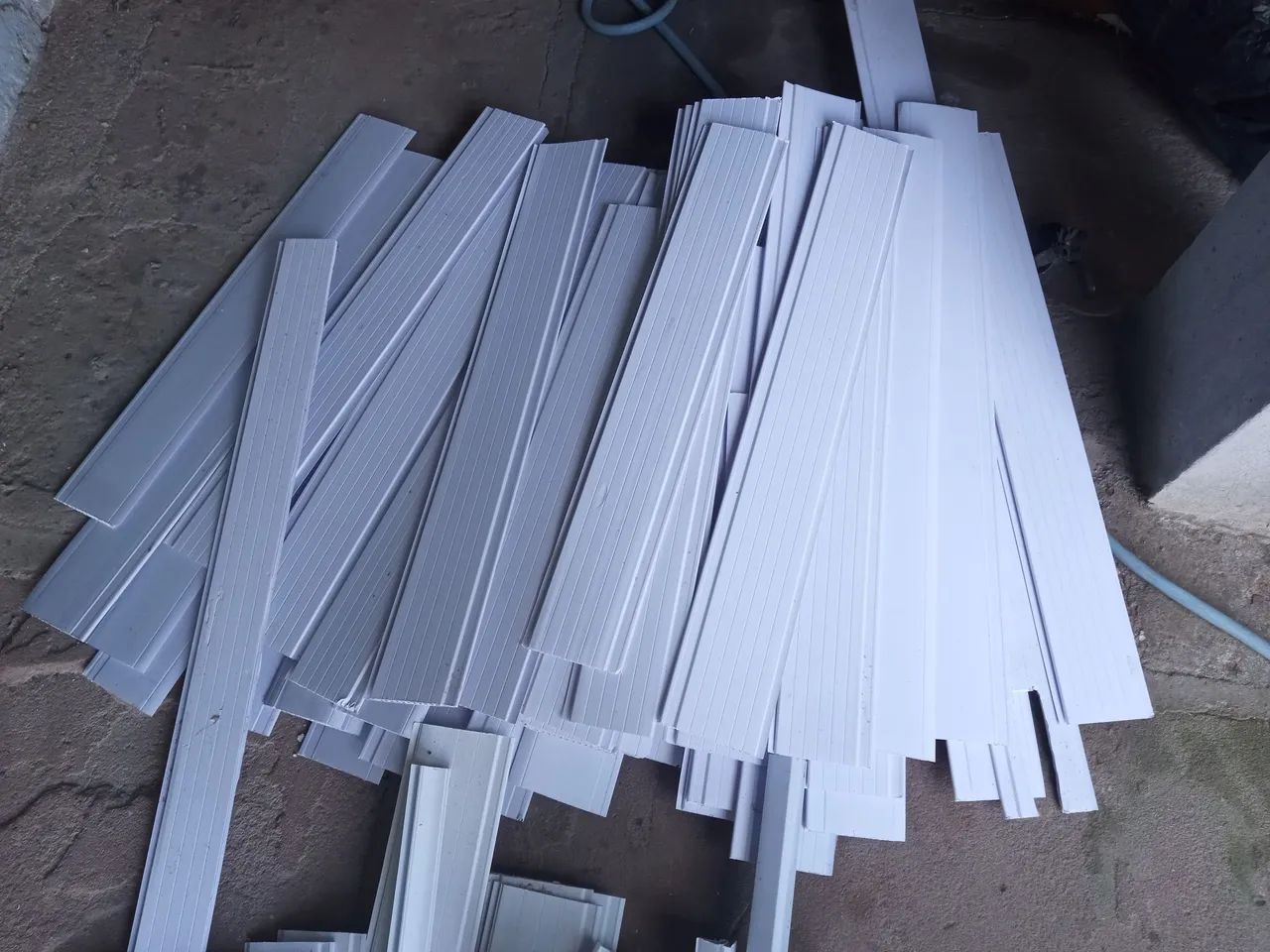 Vendo sobras de forro PVC branco espessura 7