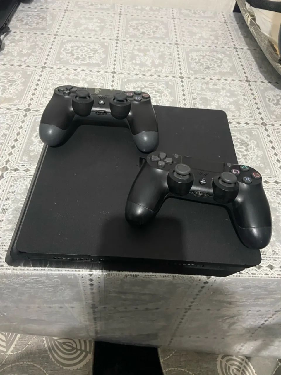 Video game Ps4 slim com 2 controles 