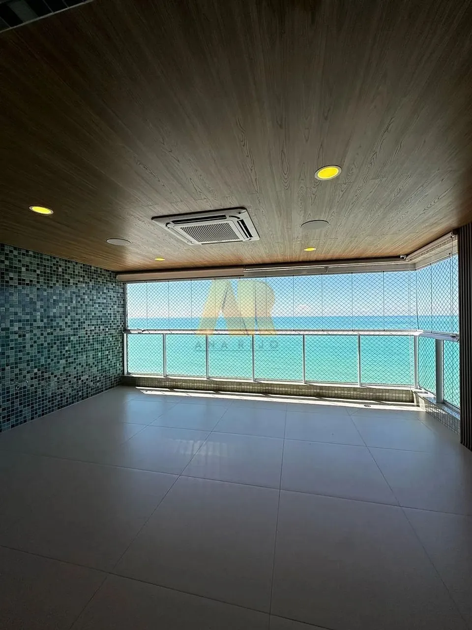 BEIRA MAR 4 SUÍTES COM 256M²
