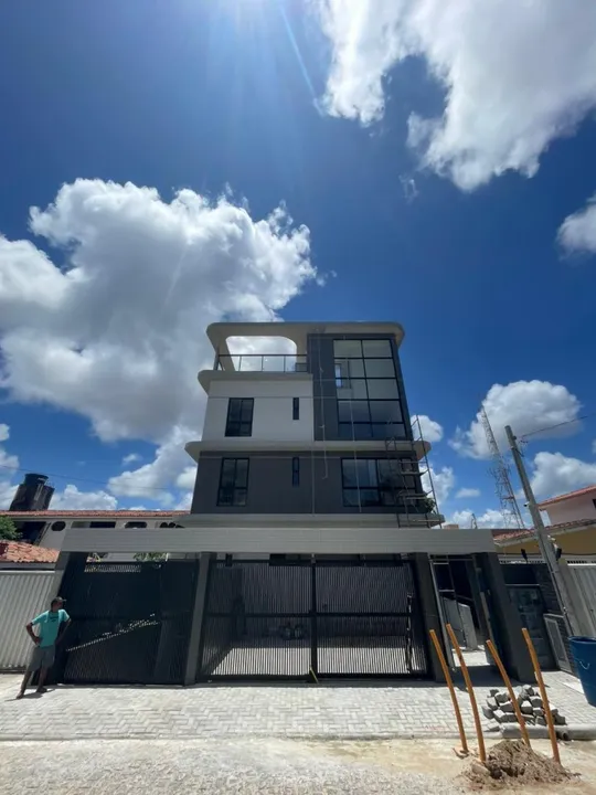 Apartamento no Bairro dos Estados com 2 quartos, sendo 1 suíte e varanda