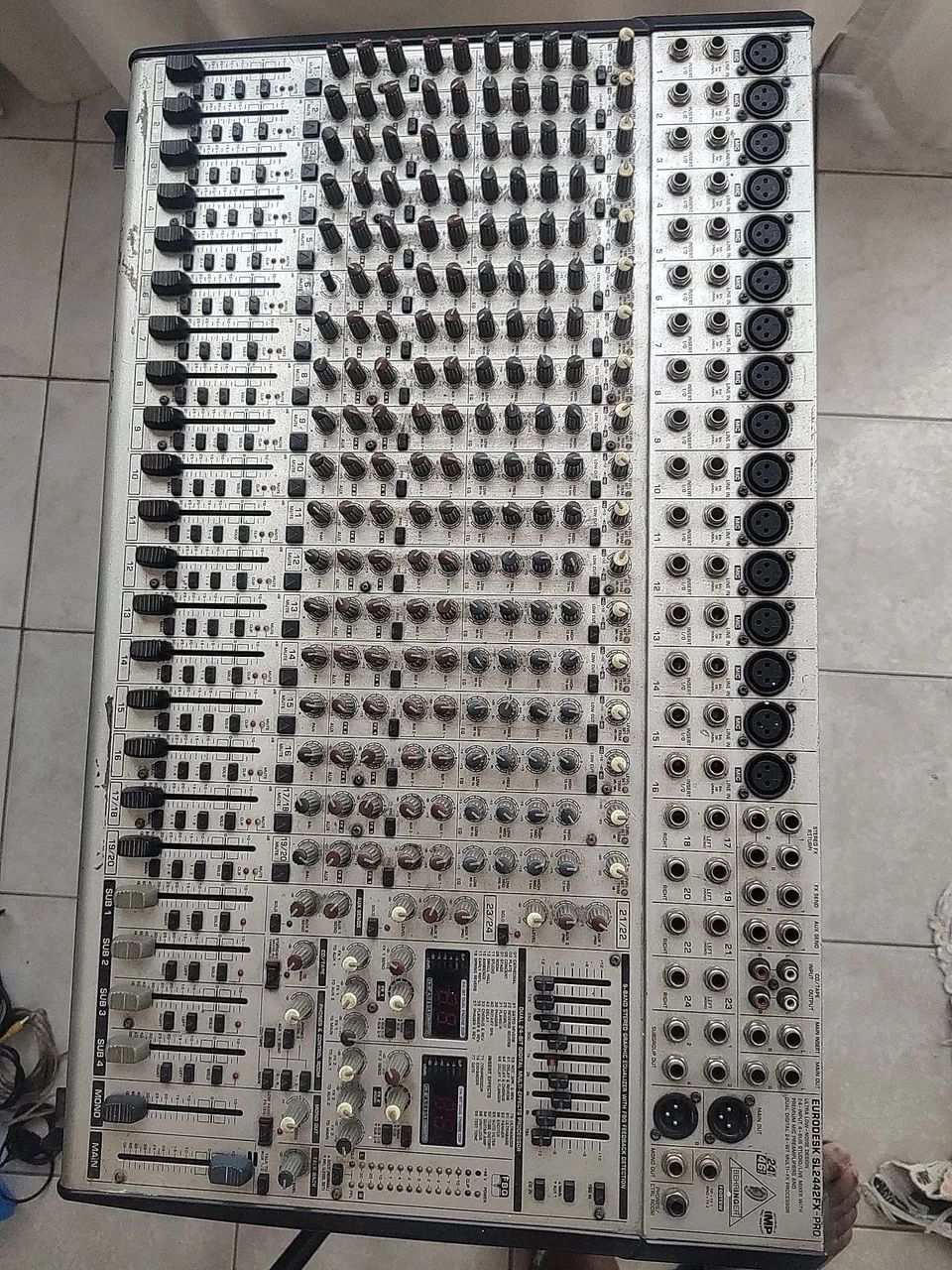 Mesa de som Behringer 24 canais - Foto 4