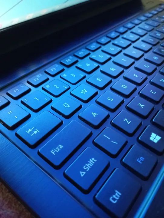 Notebook semi novo 4gb memória HD 1tb windows 10 só pega e usar leia abaixo por favor 