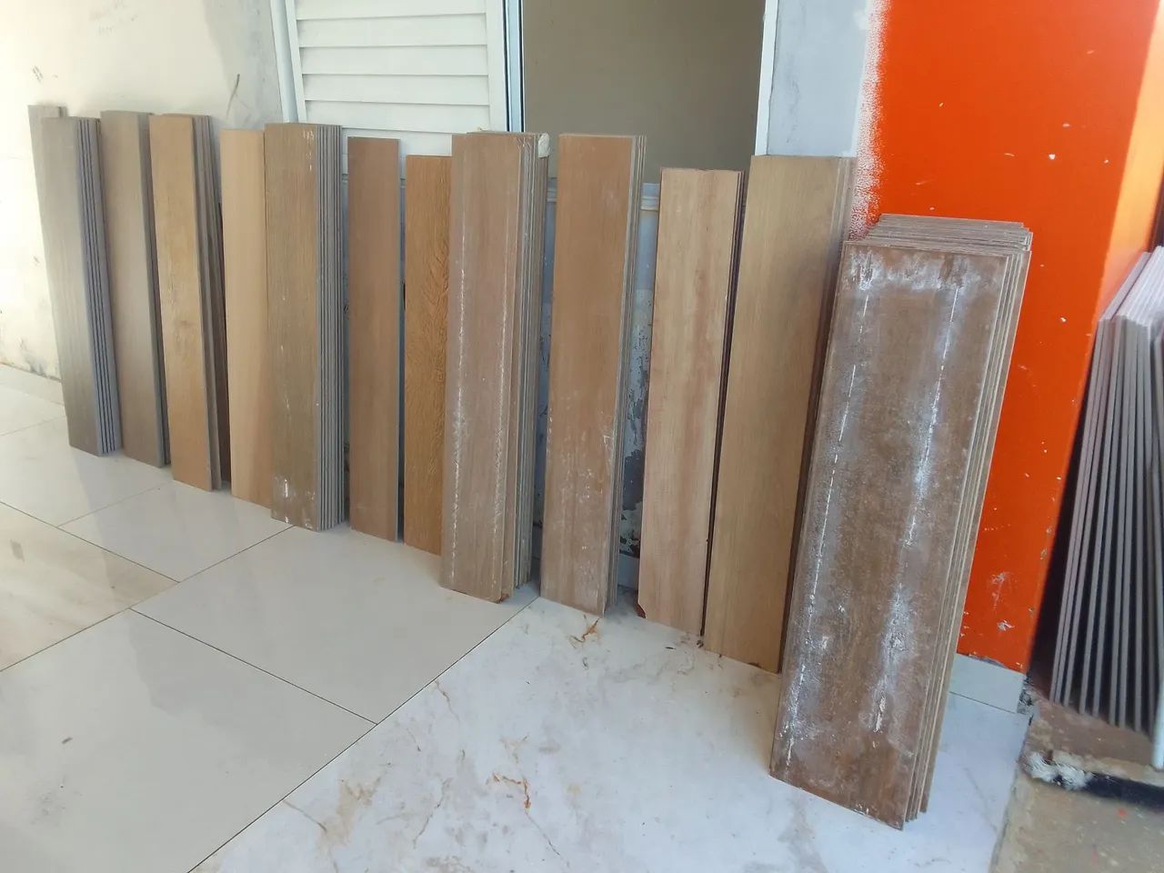 Porcelanato amadeirado tipo régua,5 reais cada peça  - Foto 2