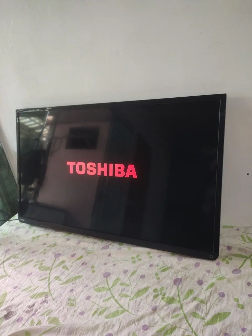 Vendo tv led 49 polegadas Toshiba 