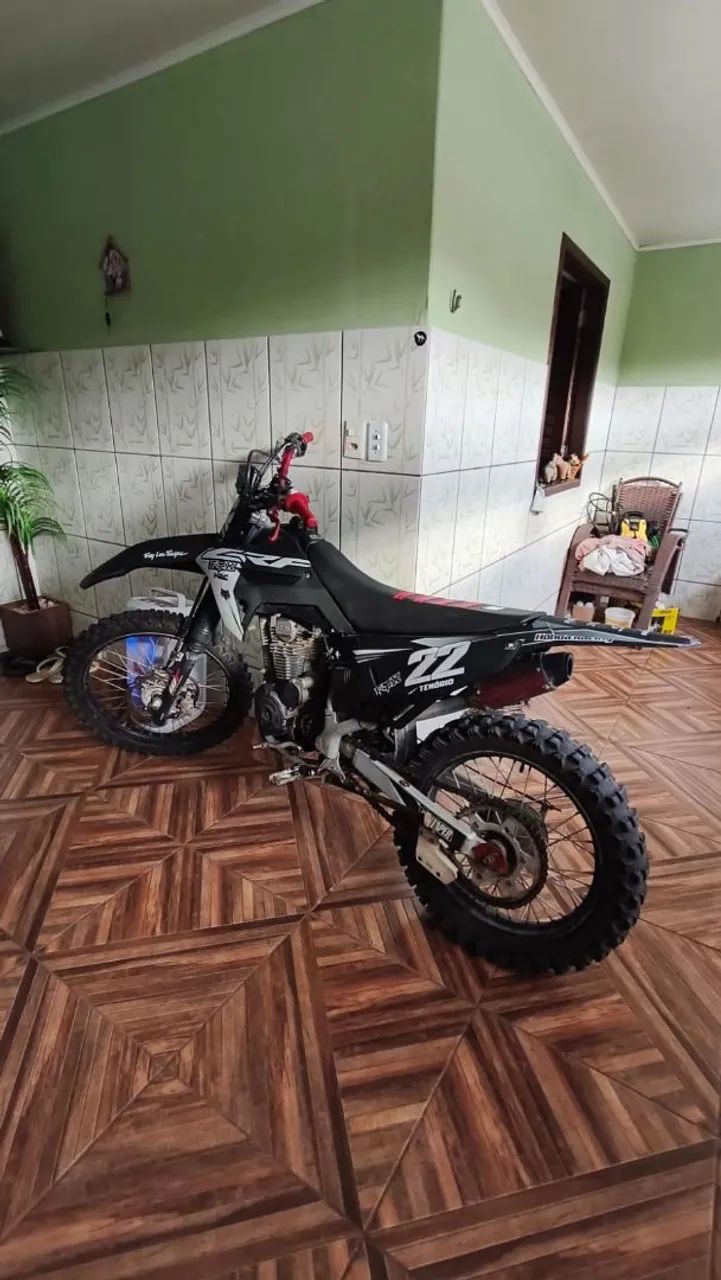 CRF 230 com vários acessórios - Foto 3