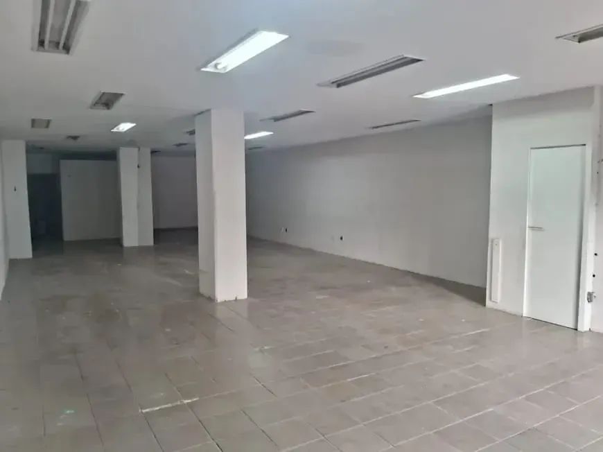 Imóvel para aluguel possui 100 metros quadrados em Centro - Macaé - RJ - Foto 4