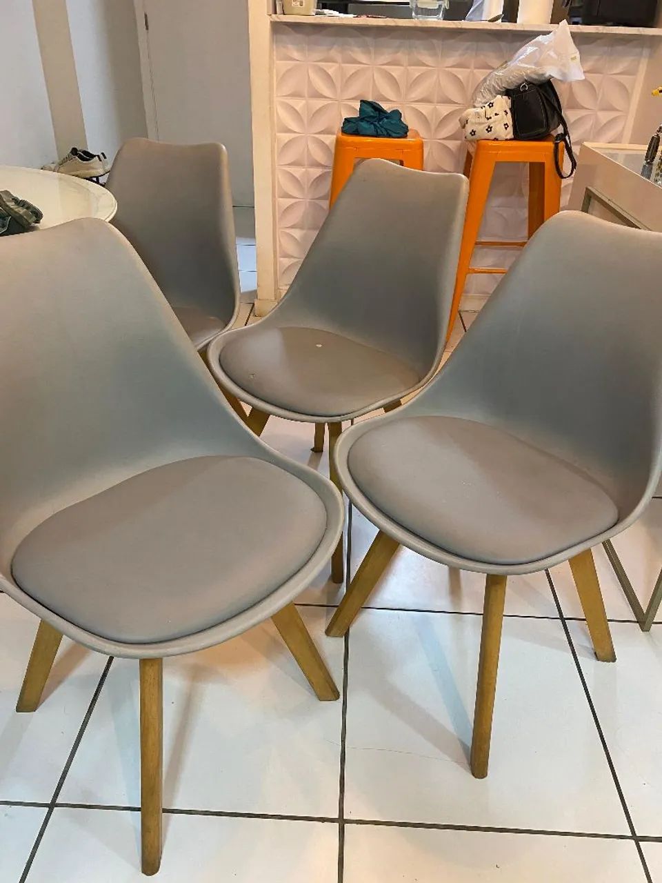 Kit 4 Cadeiras Charles Eames (Estofadas com base de madeira) - Foto 4