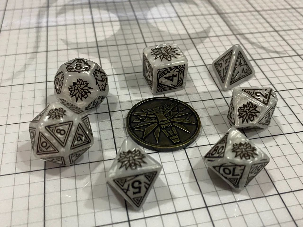 Conjunto de Dados RPG Q-Workshop The Witcher - Geralt (Original)