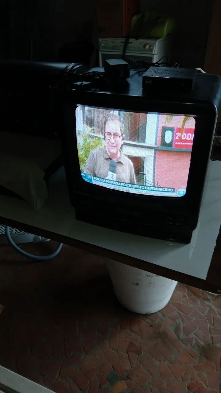 Tv de tubo com vídeo cassete integrado  - Foto 3