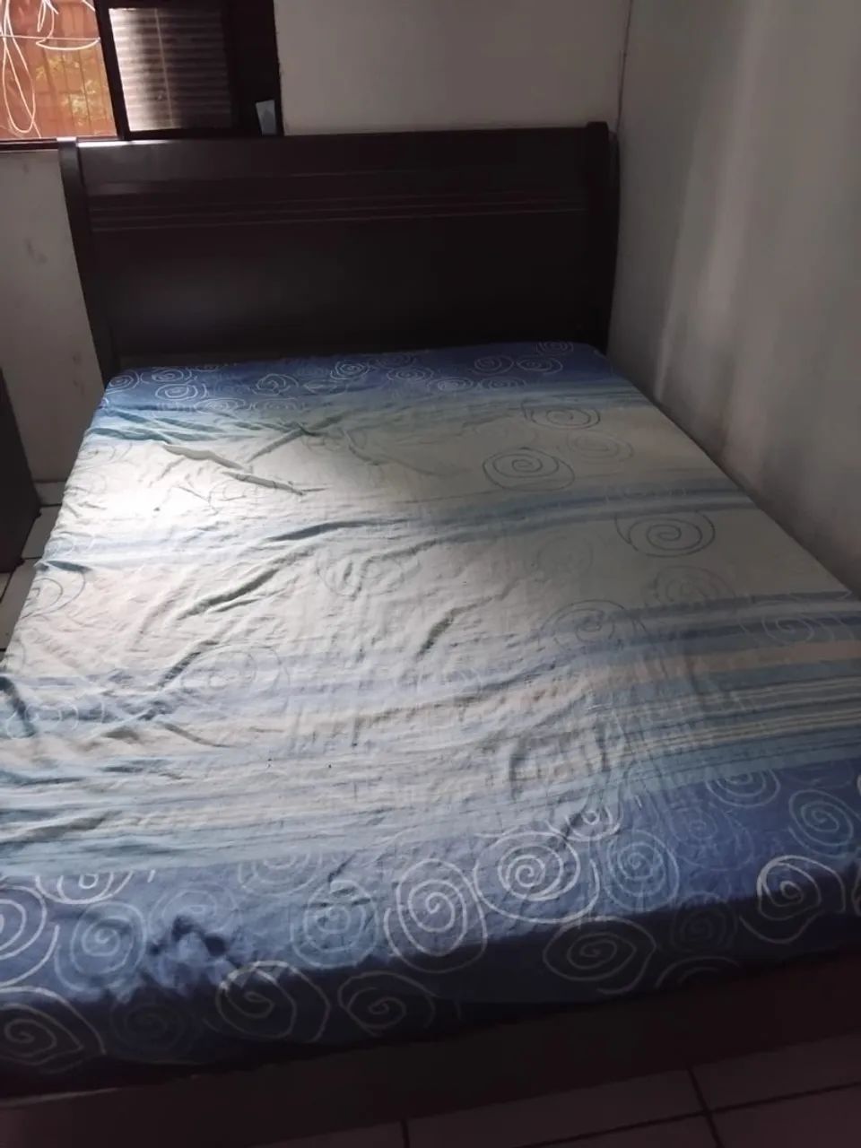 Cama de casal com colchão 