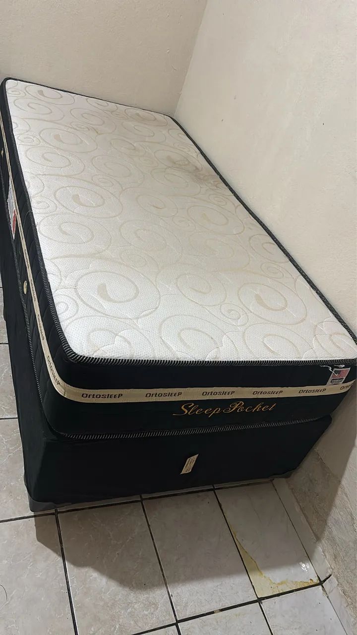 Cama box, solteiro. com molhas e base. semi nova 8 meses de uso. - Foto 2