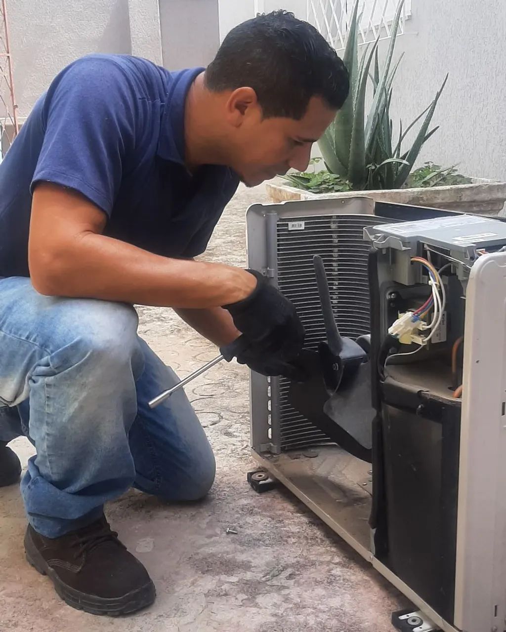 INSTALAÇÃO DE AR CONDICIONADO ,  limpeza  e carga  de gás  - Foto 2