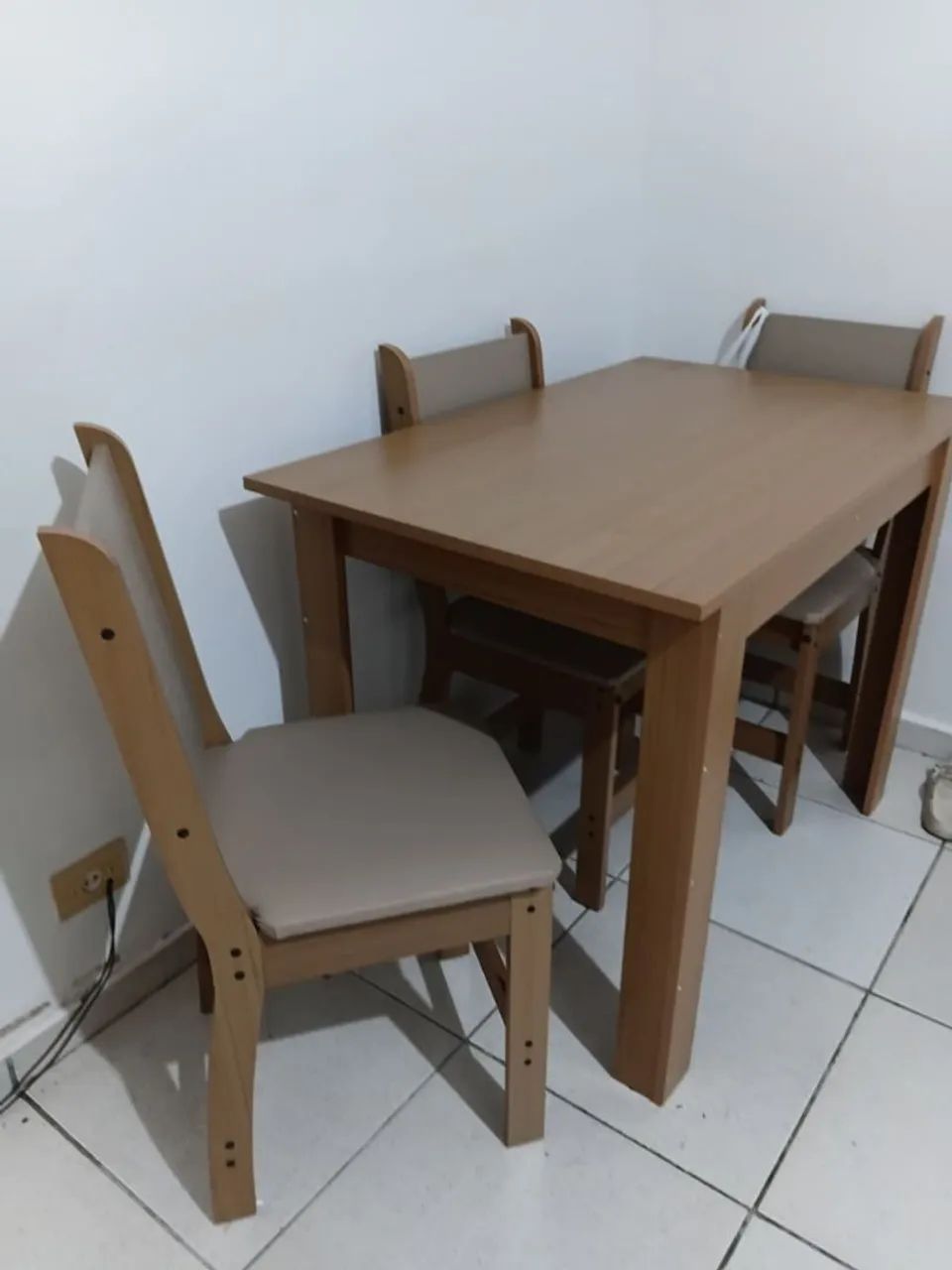 Mesa com 4 cadeiras  - Foto 2