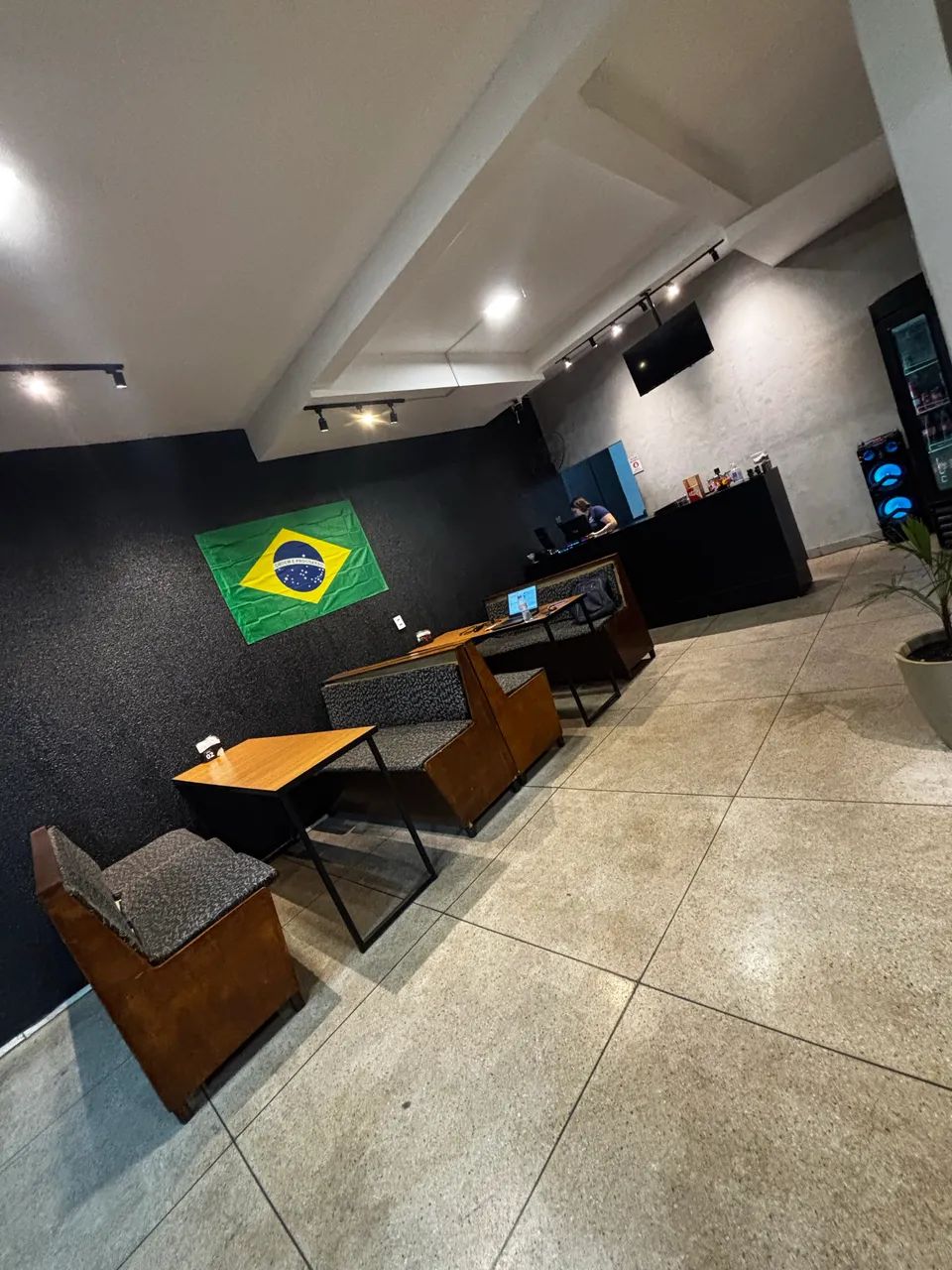 Sofá/banco both com mesa