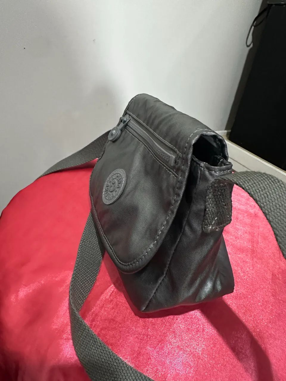 Bolsa Kipling original  prata brilhante  - Foto 4