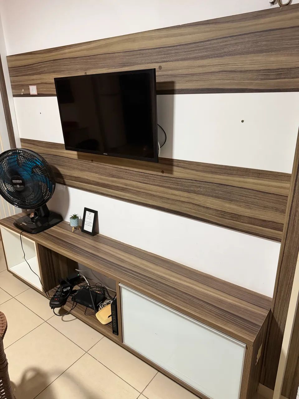 Painel com rack e ripado - Foto 3