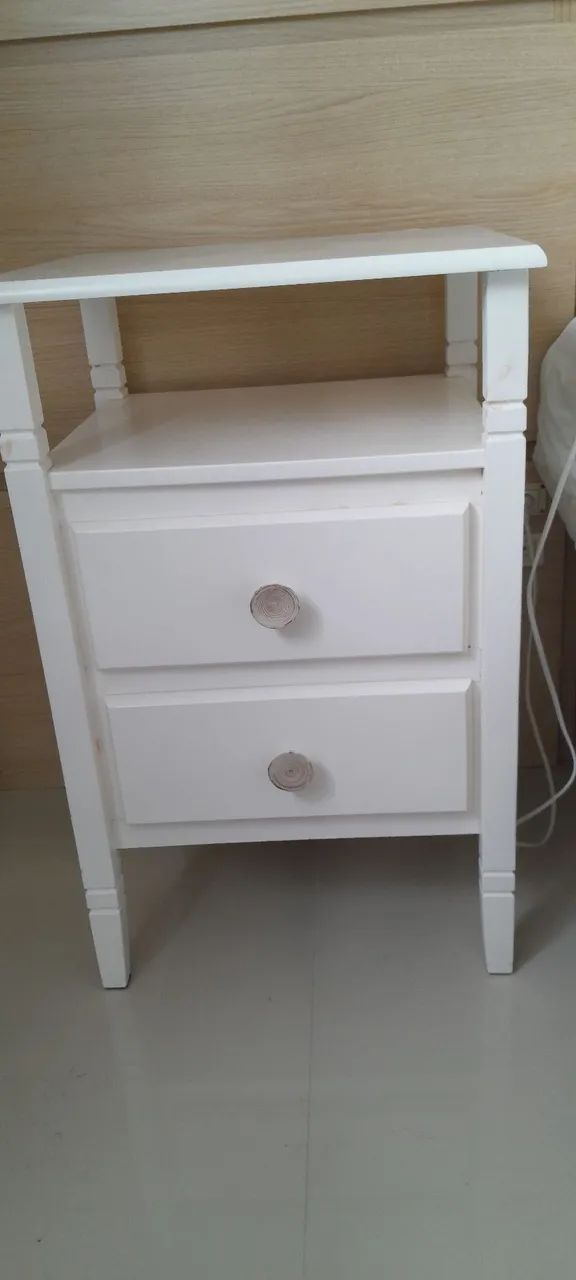 Mesa de cabeceira madeira  maciça.  - Foto 3