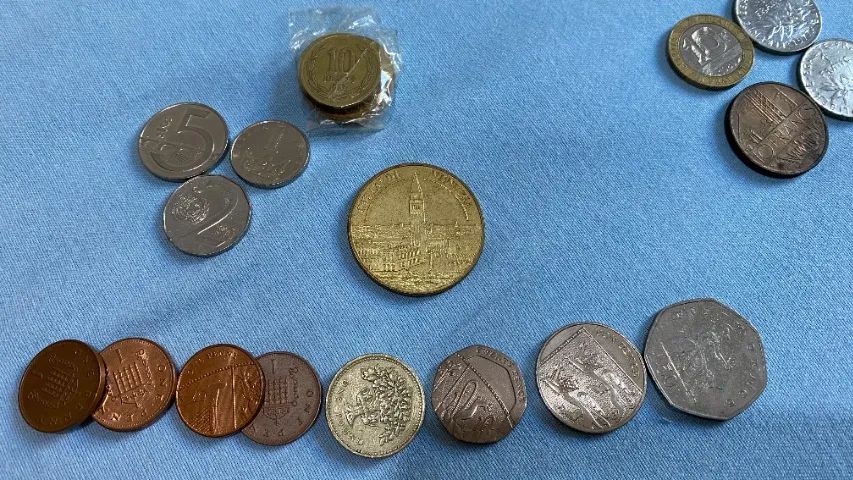 Moedas antigas de vários países. - Foto 3
