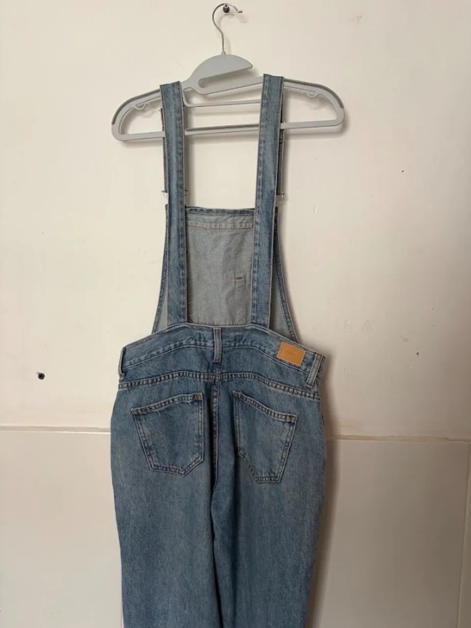 Macacão jeans veste 36/38 - Foto 2