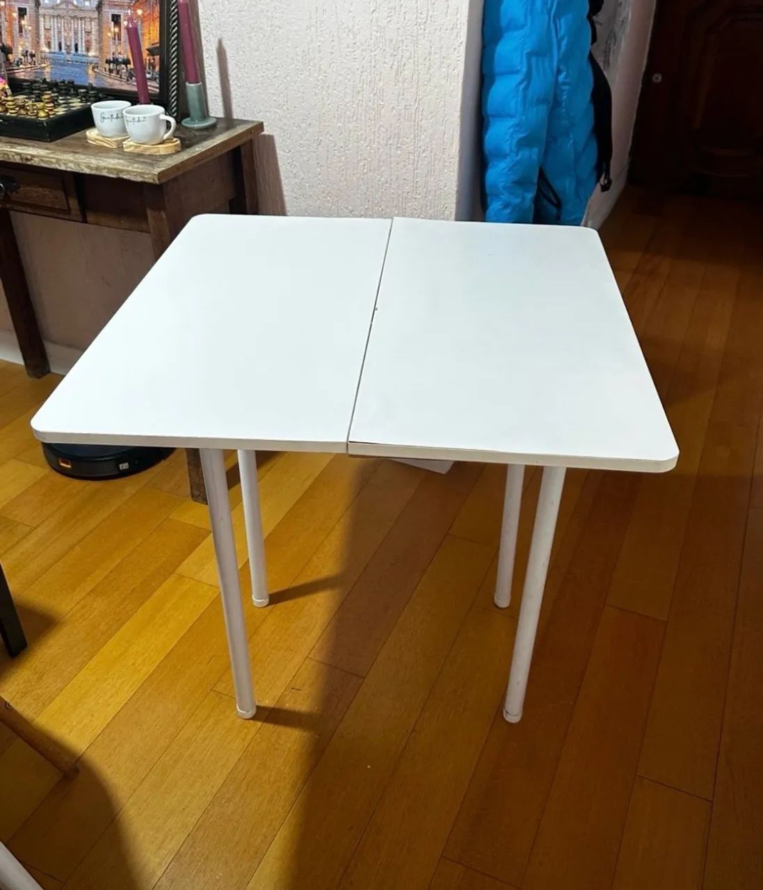 Mesa dobrável + 4 banquetas 