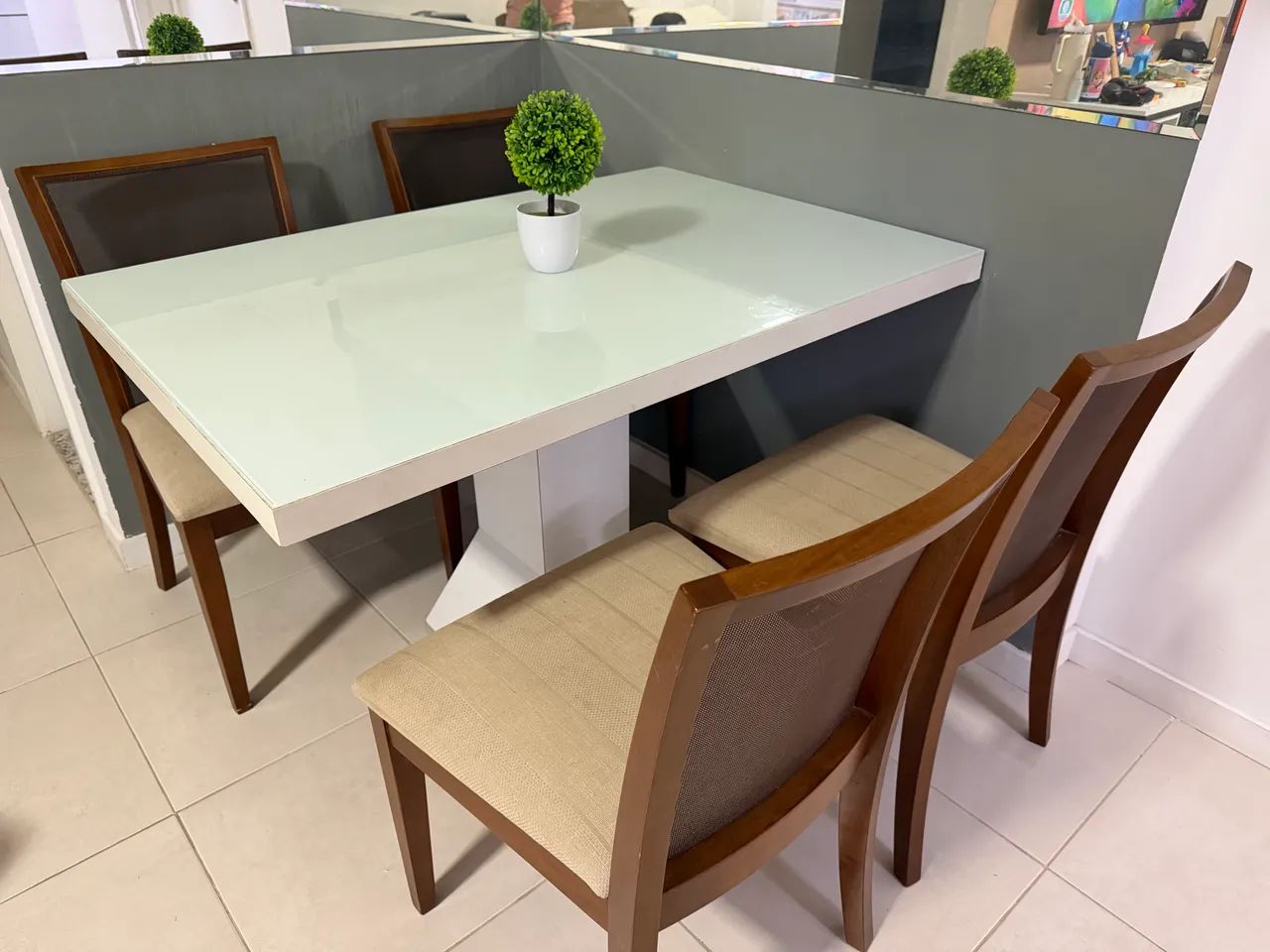 Mesa + Cadeiras - Sala de Jantar - Foto 4