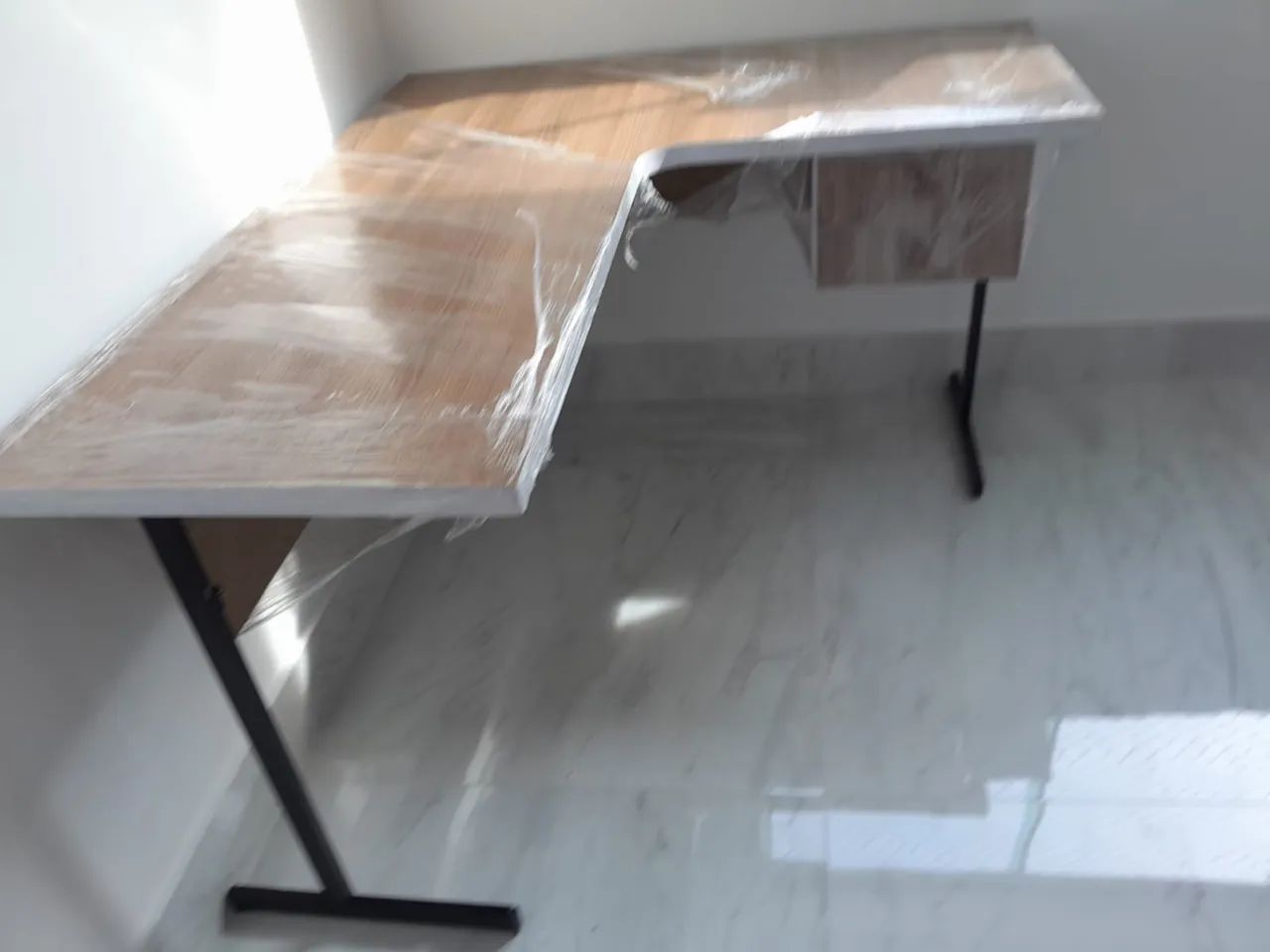 produto novo - mesa com perna de ferro e 2 gavetas - frete grátis 