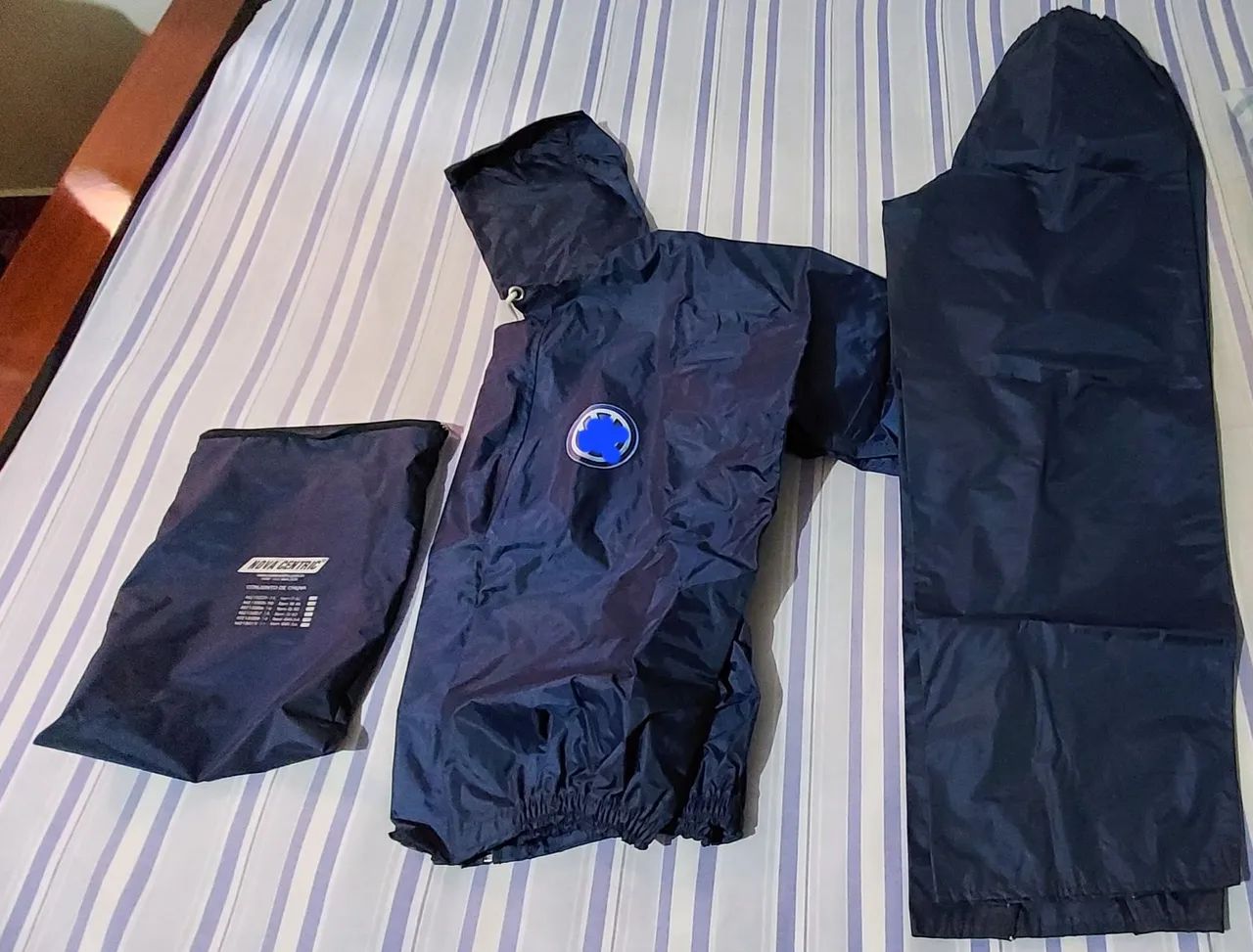 Vendo capa de Monteiro semi nova 