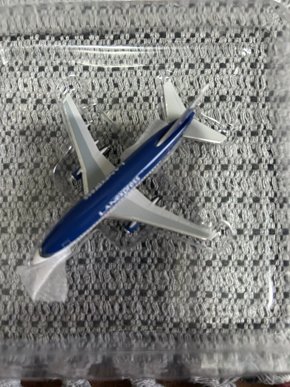 maquete lan express 737-200 1:400