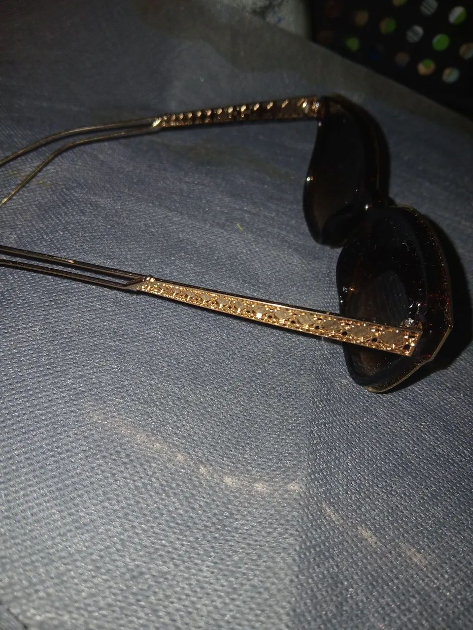 Vendo um oculos escuro feminino  - Foto 5