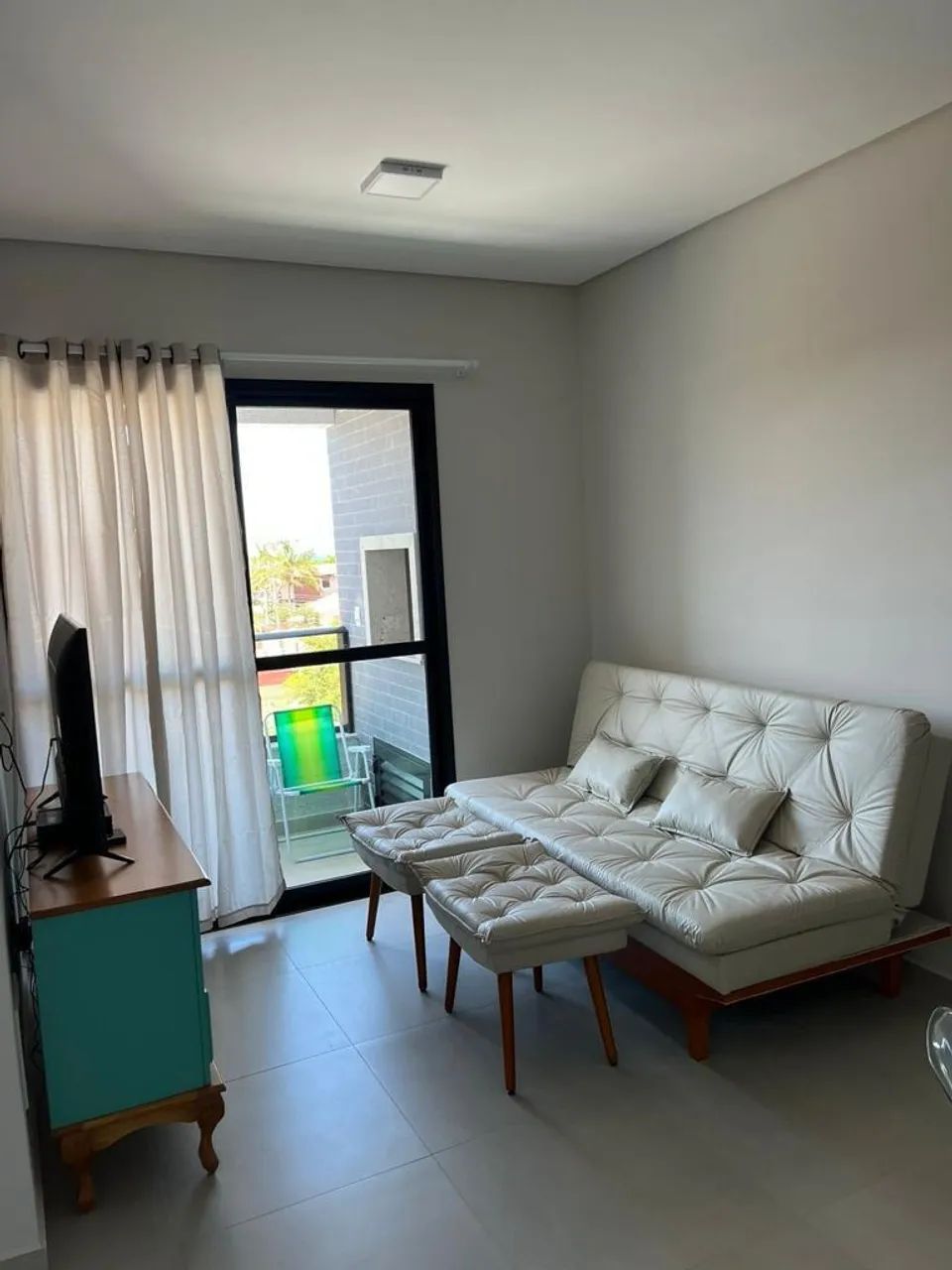 Apartamento de frente com 2 quartos + sacada com vista para o Mar dos Ingleses!