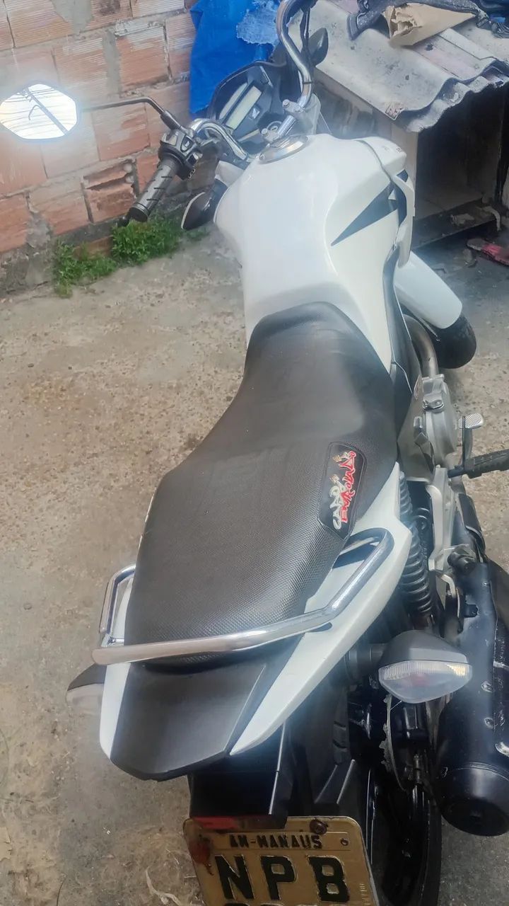 Vendo uma Titan 150 2014  da cor branca
