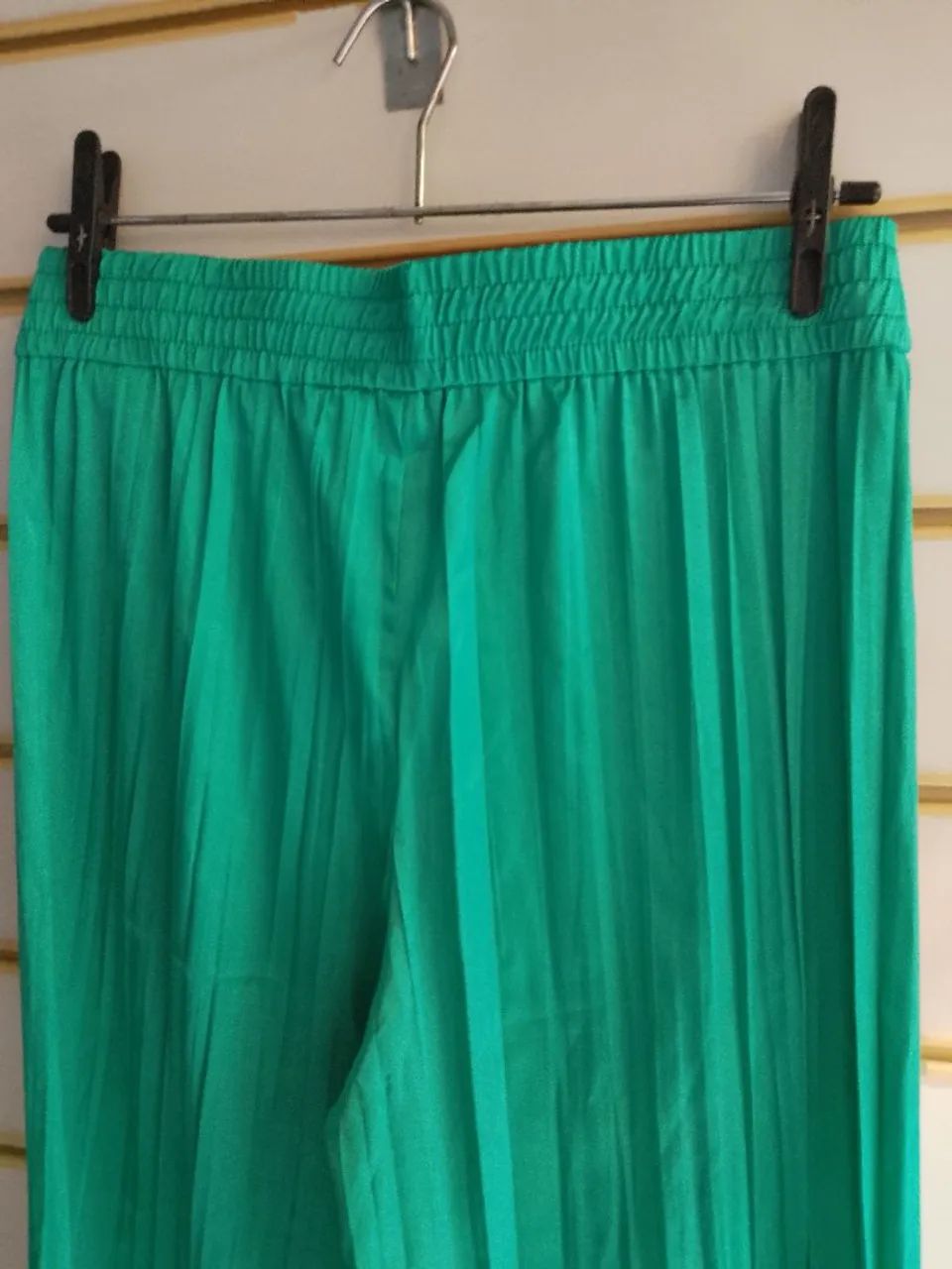 Calça verde plissada - Foto 3