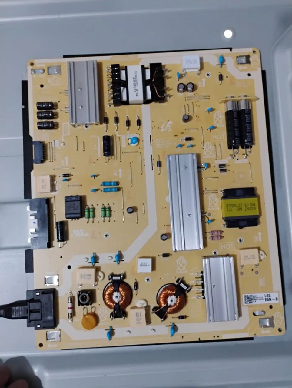 Samart TV 65" Samsung UN65BU8000 - Tela quebrada - Foto 4