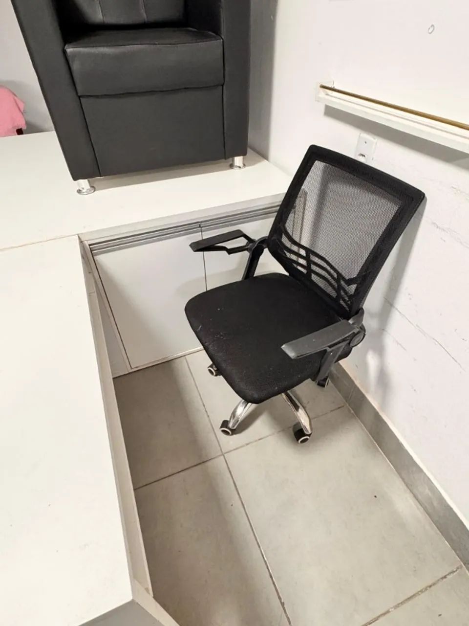 Mesa, cadeiras e poltrona - Foto 2
