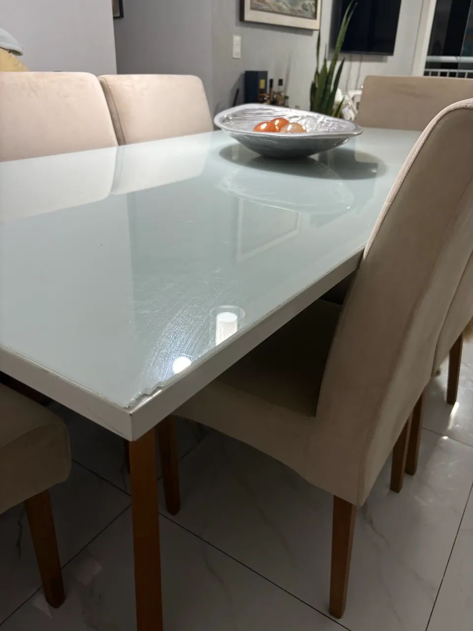 MESA E CADEIRAS 