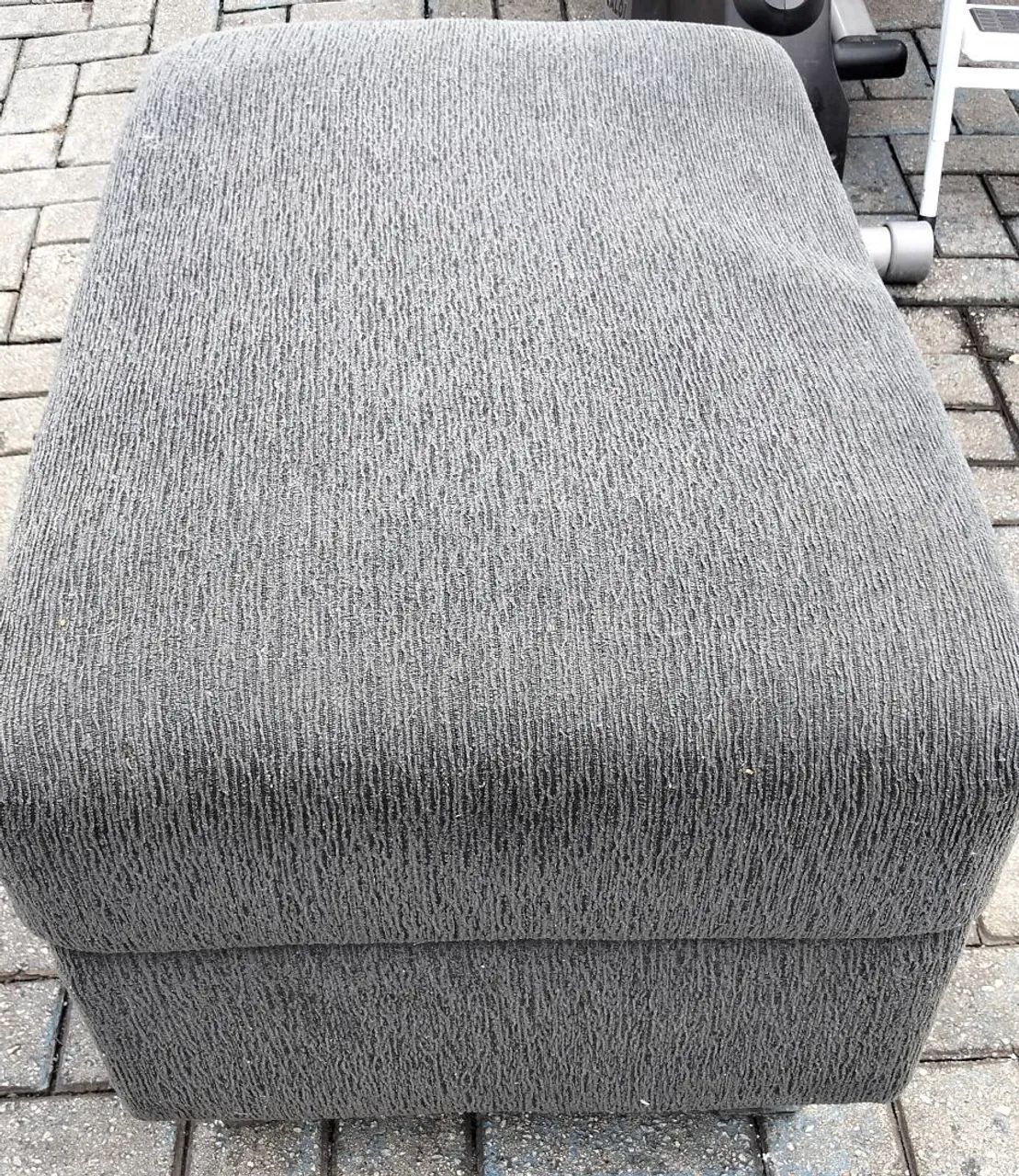 Pufe Retangular Cinza Texturizado (80x50x47 cm) - Sem Rasgos - Foto 4