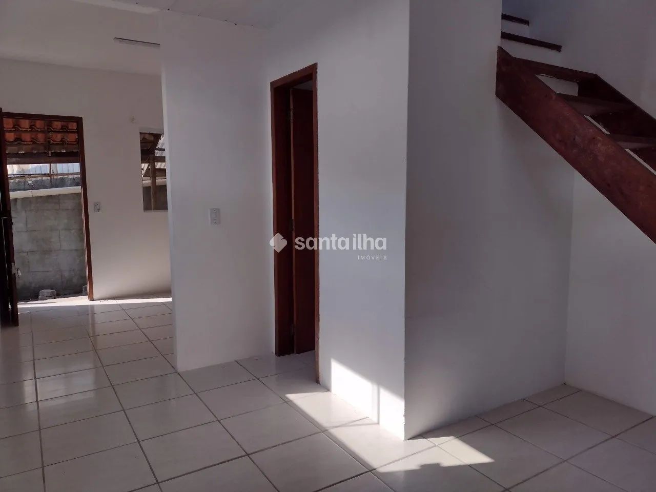 Casa com 2 quartos para alugar, 60m², no Rio Tavares, Florianópolis. - Foto 2