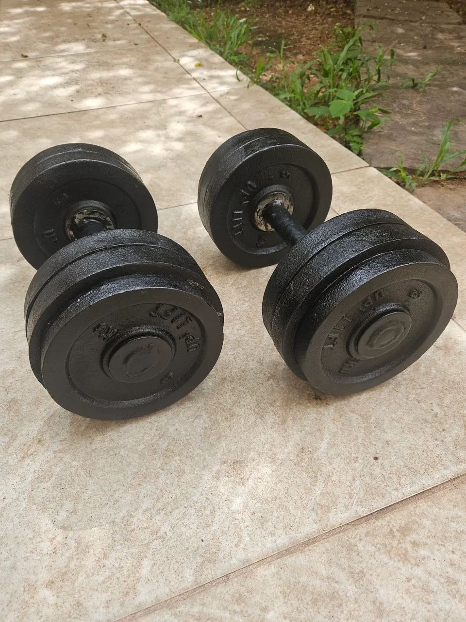 Par de halteres de ferro de 26kg