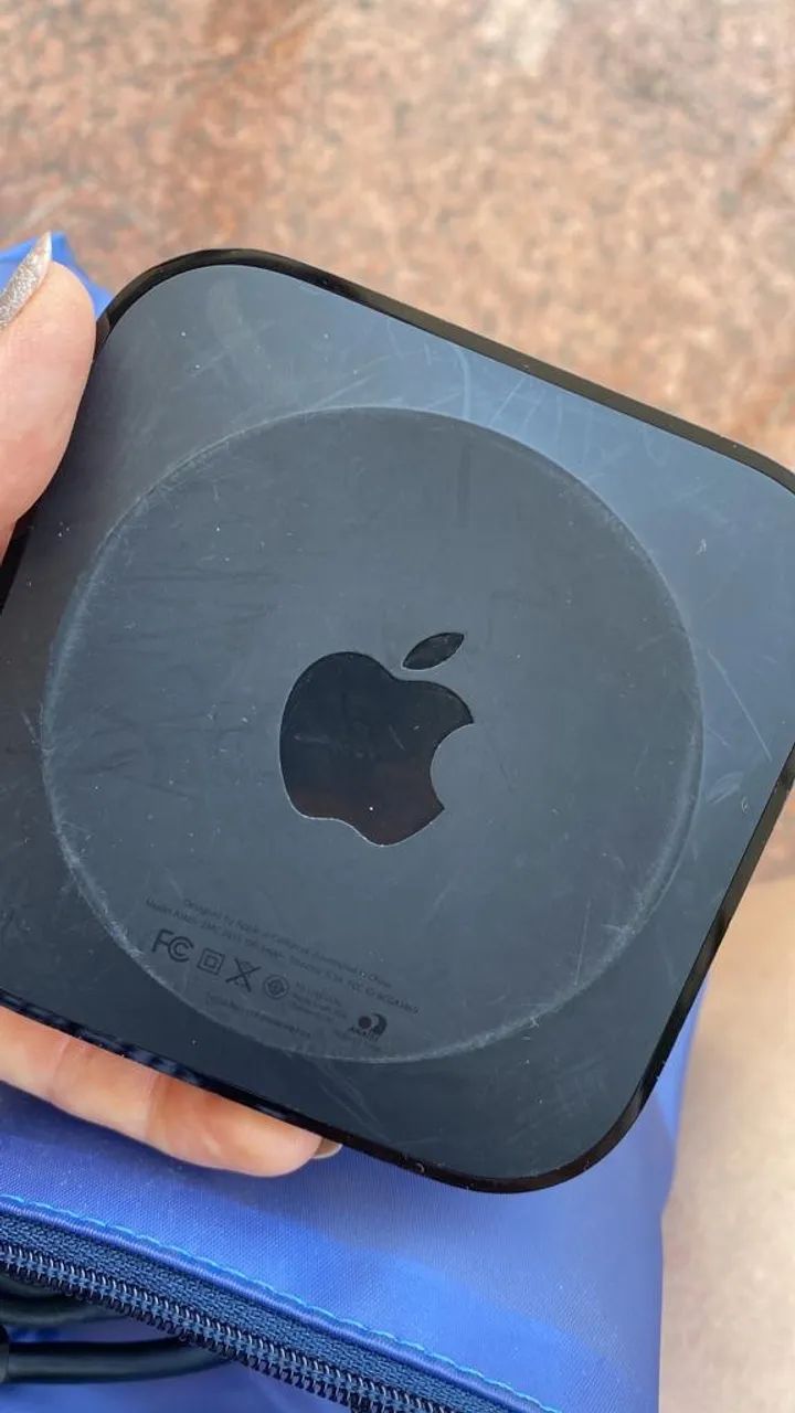 Apple TV 2  + 2 cabos HDMI