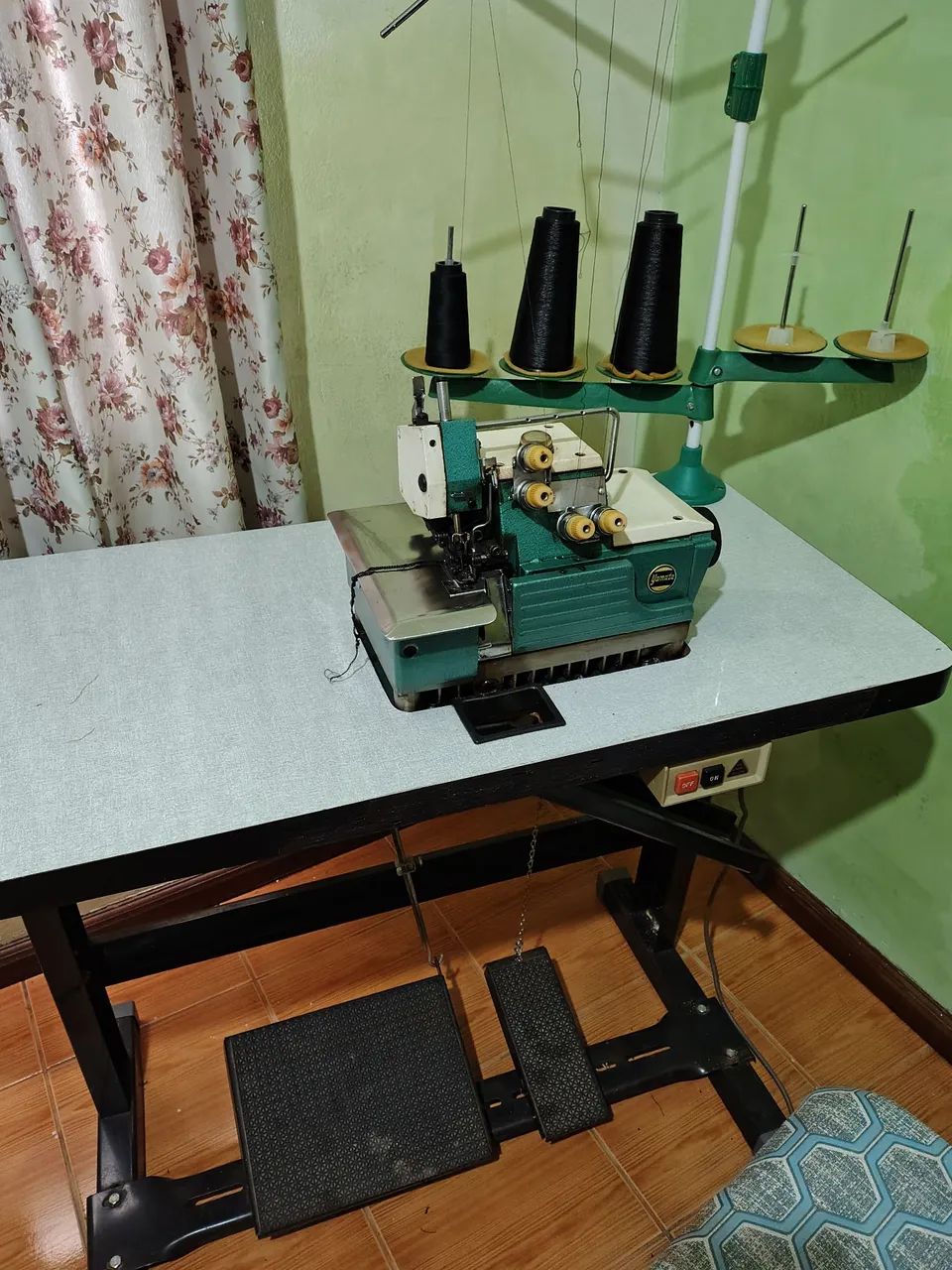 Máquina de costura overloque 