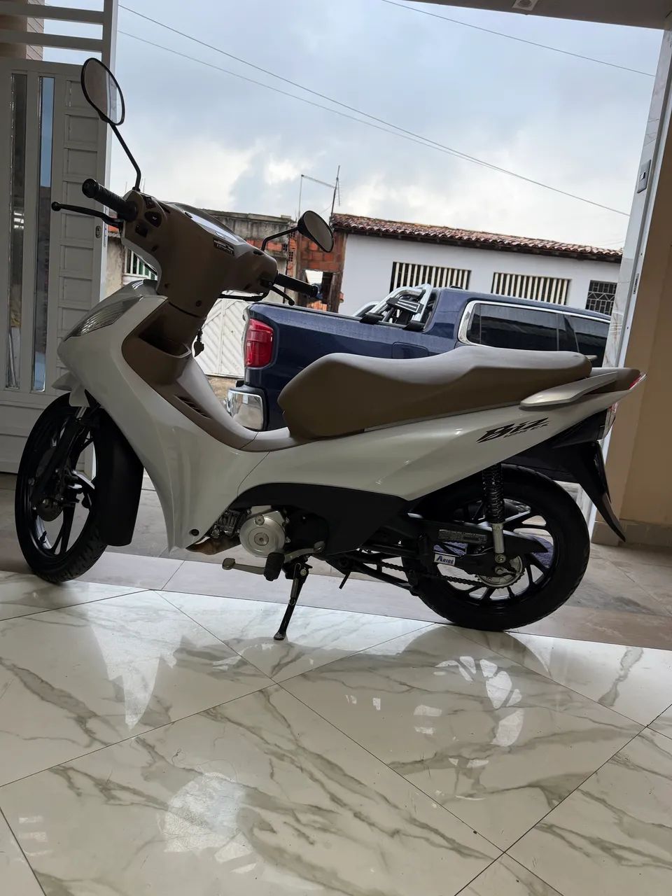 Biz EX 125 - 2025