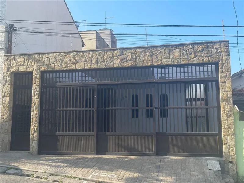Casa Terrea na Vila Prudente com 237 m².