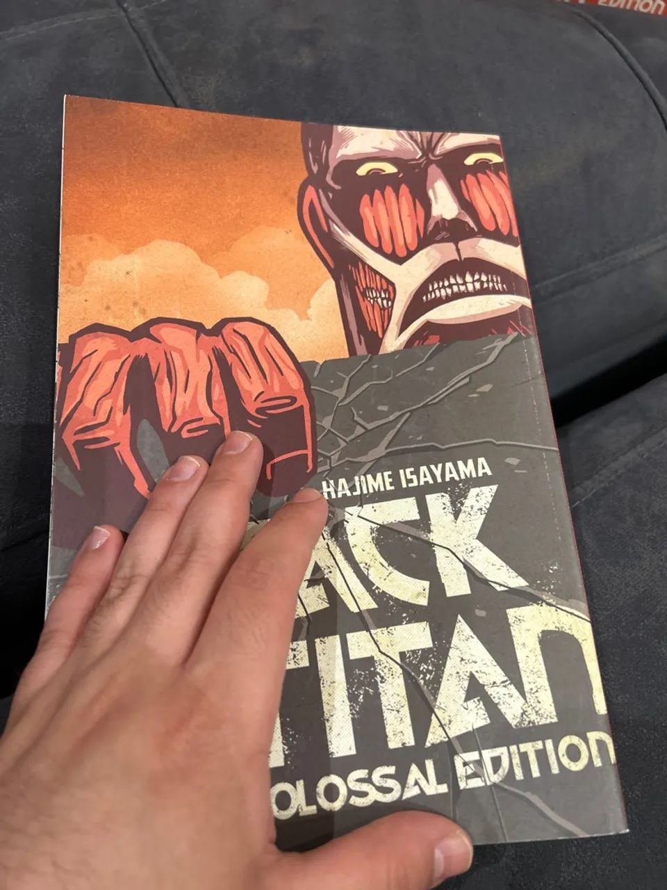 Attack on Titan Colossal Edition Completo 7 Volumes em Inglês