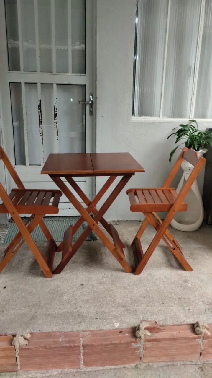 Jogo de mesa de madeira 