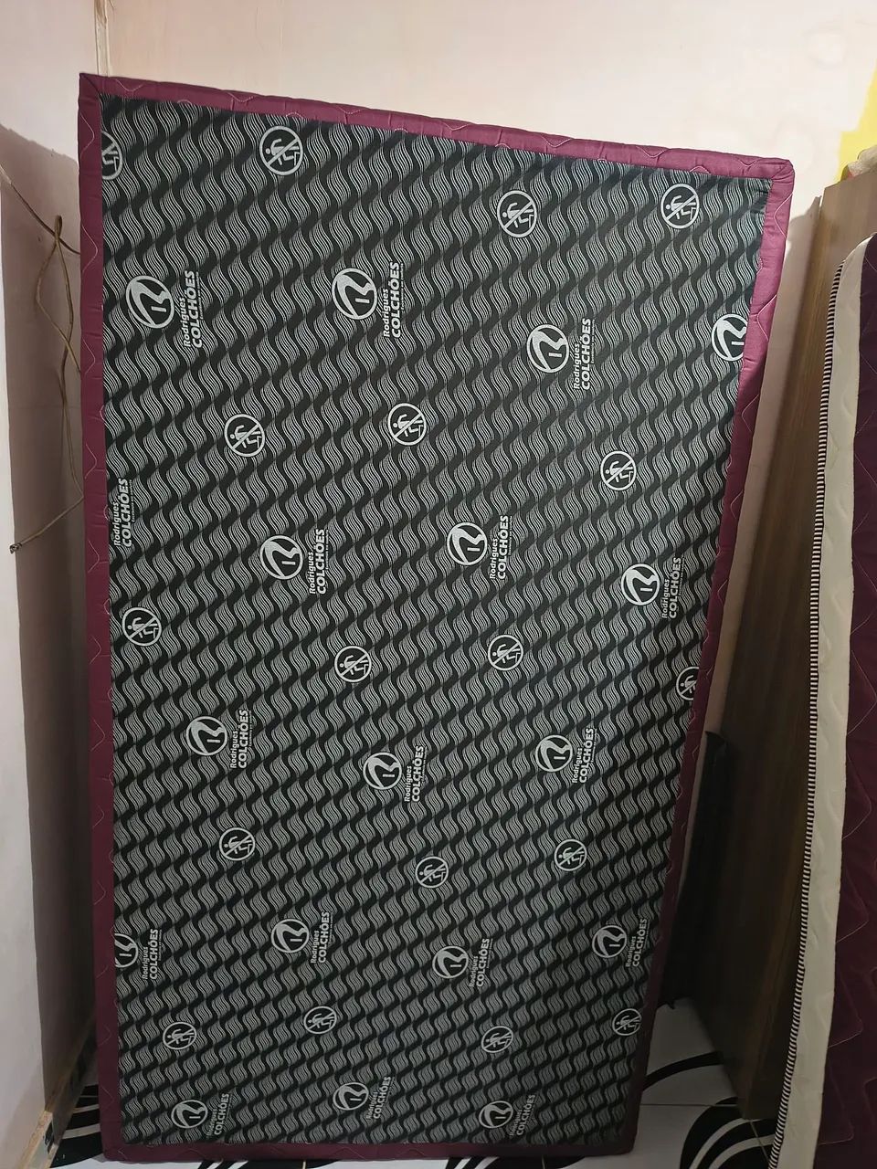 Base e colchão solteirão - R$ 300