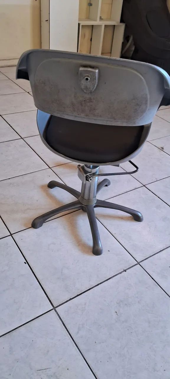 Vendo lavatório e cadeira ,aceito cartão 