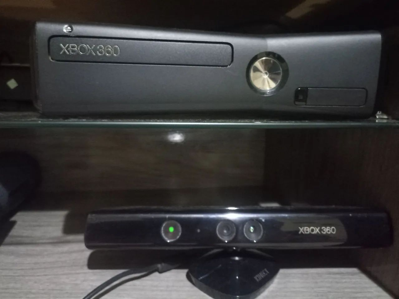 XBOX 360 COM KINECT E DOIS CONTROLES - Foto 3